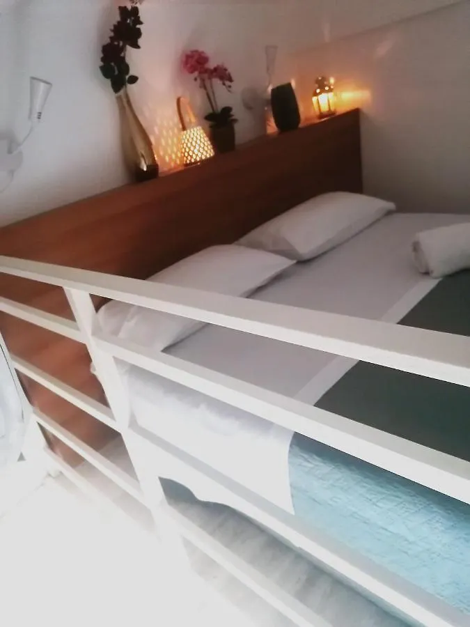 A Due Passi Dal Massimo Apartment Palermo